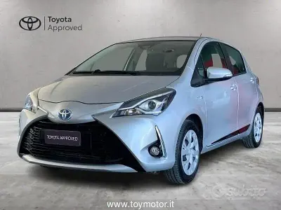 Usata Toyota Yaris Hybrid Active 101 CV (74 kW) 2018 Grigio Berlina