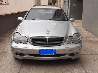 Usata Mercedes C220 125 CV (91 kW) 2002 Grigio Station wagon