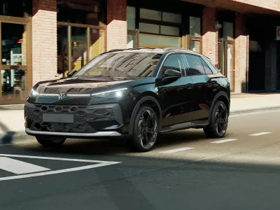Nuova VW T-Roc R-line 150 CV (110 kW) 2026 Grenadill black metallizzato SUV