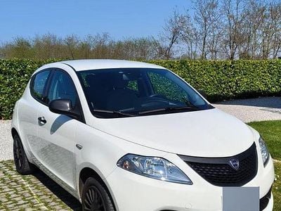 Usata Lancia Ypsilon 69 CV (50 kW) 2019 Bianco Utilitaria