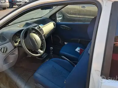 Usata Fiat Punto 60 CV (44 kW) 2000 Bianco Utilitaria