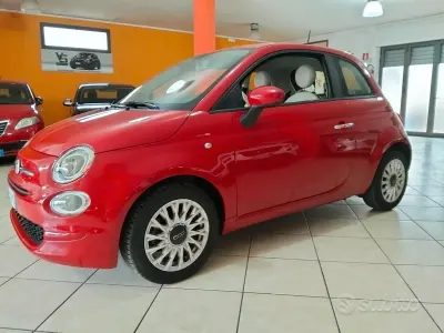 Begagnad Fiat 500 Dolcevita 69 HK (50 kW) 2019 Röd Sedan
