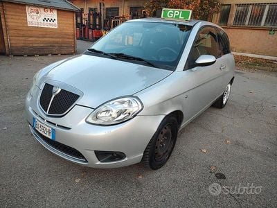 Usata Lancia Ypsilon 77 CV (56 kW) 2010 Argento Utilitaria