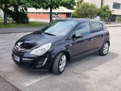 Usata Opel Corsa Edition 75 CV (55 kW) 2013 Nero Utilitaria