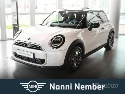 Nuova Mini Cooper Favoured 114 kW (156 CV) 2026 Bianco Utilitaria