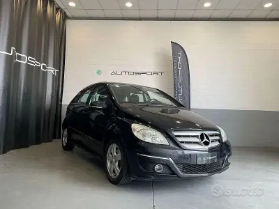 Usata Mercedes B180 Chrome 109 CV (80 kW) 2010 Nero Monovolume