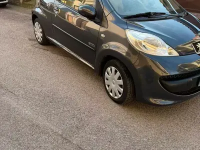 Usata Peugeot 107 54 CV (39 kW) 2007 Grigio Utilitaria