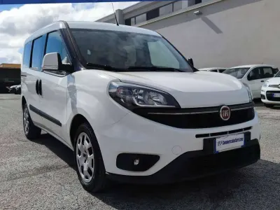 Usata Fiat Doblò 120 CV (88 kW) 2022 Bianco Monovolume