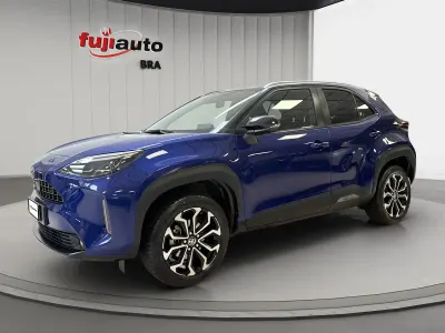 Usata Toyota Yaris 116 CV (85 kW) 2022 Dark blue & black Utilitaria
