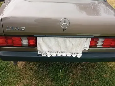 Usata Mercedes 190 105 CV (77 kW) 1987 Marrone Berlina
