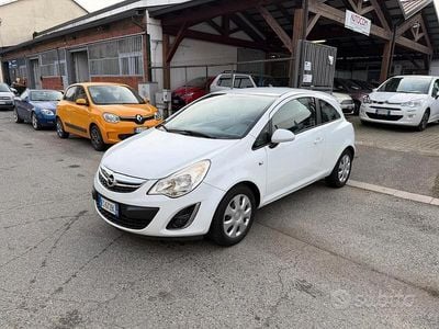 Usata Opel Corsa 65 CV (47 kW) 2013 Bianco Utilitaria