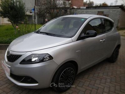 Usata Lancia Ypsilon Gold 69 CV (50 kW) 2021 Grigio Utilitaria