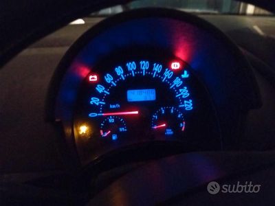 Usata VW New Beetle 90 CV (66 kW) 2000 Nero Utilitaria