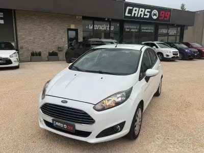 Usata Ford Fiesta Business Edition 75 CV (55 kW) 2015 Bianco Utilitaria