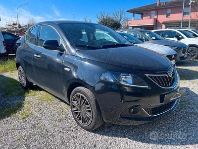 Usata Lancia Ypsilon Gold 69 CV (50 kW) 2023 Nero Utilitaria