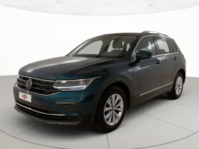 Usata VW Tiguan Life 131 CV (96 kW) 2021 Night shade blue SUV