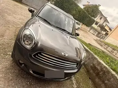 Usata Mini Cooper D Countryman 111 CV (81 kW) 2013 Marrone SUV