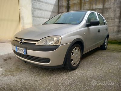 usata Opel Corsa C 1.0 benzina per neopatentati 2003