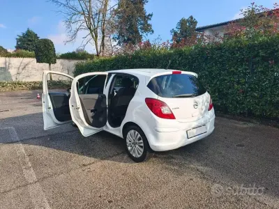 Usata Opel Corsa 85 CV (62 kW) 2011 Bianco Utilitaria