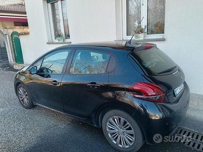 Nero Usata 2016 Peugeot 208 Utilitaria | 5450 €