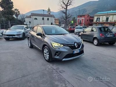 Usata Renault Captur 101 CV (74 kW) 2022 Grigio SUV
