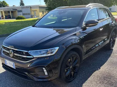 Usata VW T-Roc R-line 150 CV (110 kW) 2022 Nero SUV