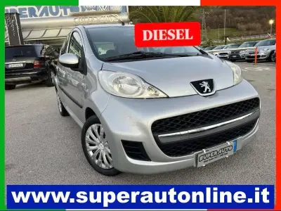 Usata Peugeot 107 54 CV (39 kW) 2010 Argento Utilitaria