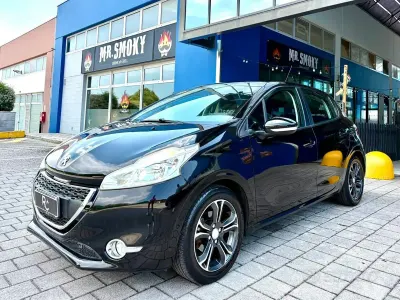 Usata Peugeot 208 82 CV (60 kW) 2014 Nero Utilitaria