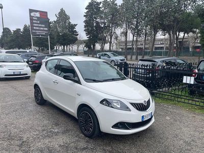 Usata Lancia Ypsilon Gold 69 CV (50 kW) 2023 Bianco Utilitaria