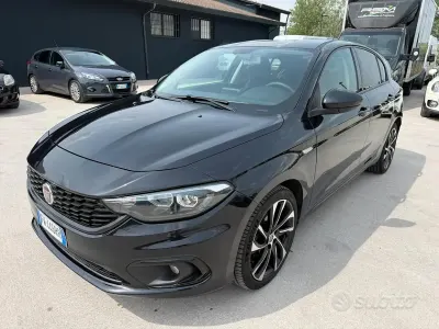 Usado Fiat Tipo S 120 HP (88 kW) 2019 Preto Sedan