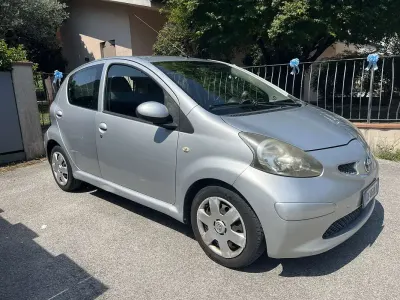Usata Toyota Aygo Sol 68 CV (50 kW) 2006 Grigio Utilitaria