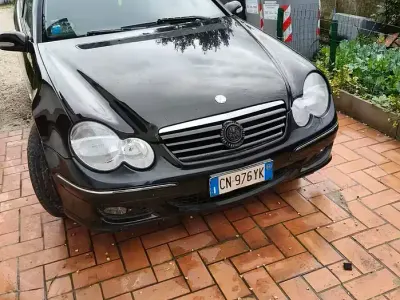 Usata Mercedes 220 150 CV (110 kW) 2004 Nero Coupé