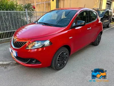 Usado Lancia Ypsilon Silver 69 HP (50 kW) 2023 Vermelho Citadino