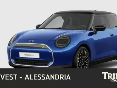 Usata Mini Cooper SE Favoured 64 kW (88 CV) 2024 Blu Utilitaria