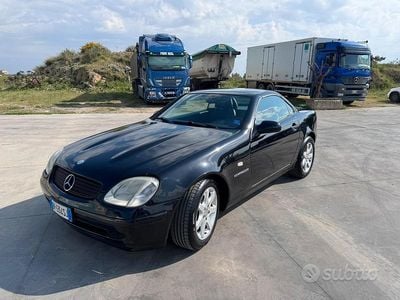 Begagnad Mercedes SLK230 193 HK (141 kW) 1998 Svart Cab