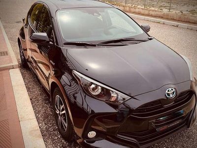 Begagnad Toyota Yaris Hybrid Active 92 HK (67 kW) 2021 Sedan