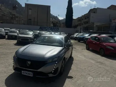 Usado Peugeot 308 Active 131 CV (96 kW) 2023 Gris Berlina