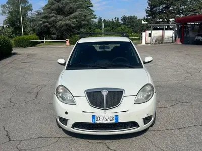 Begagnad Lancia Ypsilon 77 HK (56 kW) 2009 Vit Halvkombi