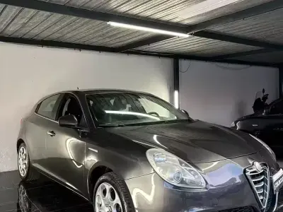 Usata Alfa Romeo Giulietta Distinctive 120 CV (88 kW) 2012 Grigio Utilitaria