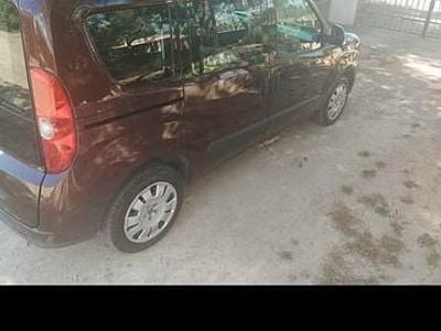 Usata Fiat Doblò 120 CV (88 kW) 2012 Rosso Monovolume