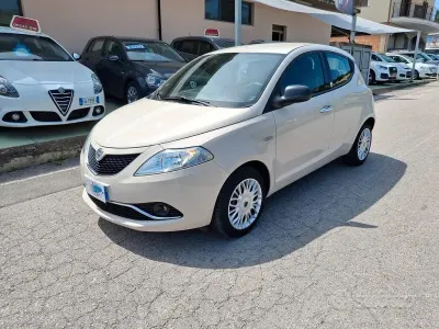 Usata Lancia Ypsilon 69 CV (50 kW) 2016 Beige Utilitaria