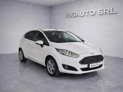 Usado Ford Fiesta Titanium 82 CV (60 kW) 2017 Blanco Utilitario