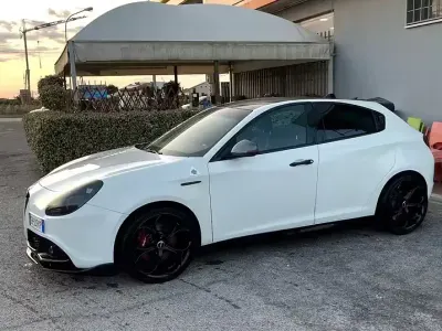 Usata Alfa Romeo Giulietta Quadrifoglio Verde 235 CV (172 kW) 2011 Utilitaria