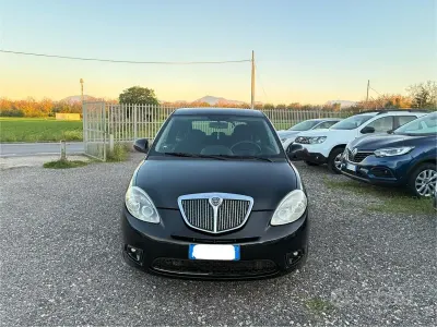 Usata Lancia Ypsilon 69 CV (50 kW) 2012 Nero Utilitaria