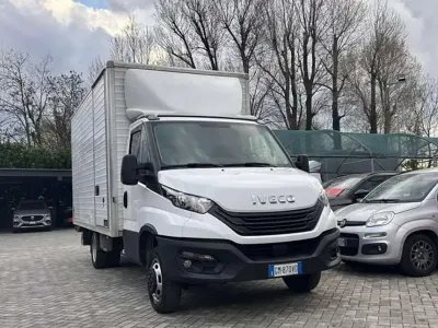 Usata Iveco Daily 136 CV (100 kW) 2023 Bianco Furgone