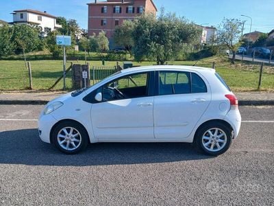 Usata Toyota Yaris Sol 69 CV (50 kW) 2010 Bianco Berlina
