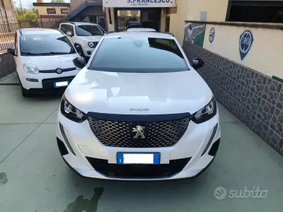 Usata Peugeot 2008 Allure 130 CV (95 kW) 2023 Bianco SUV