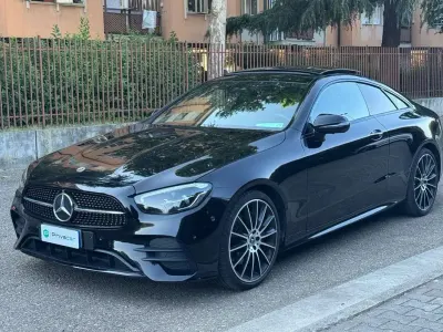 Usata Mercedes E220 Premium Plus 194 CV (142 kW) 2022 Nero Coupé