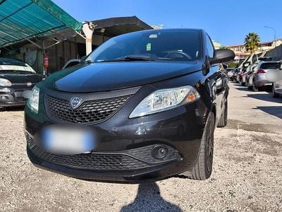 Usata Lancia Ypsilon 69 CV (50 kW) 2018 Nero Utilitaria