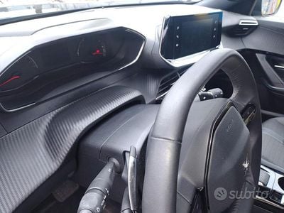 Usata Peugeot 2008 Allure 131 CV (96 kW) 2023 Nero SUV